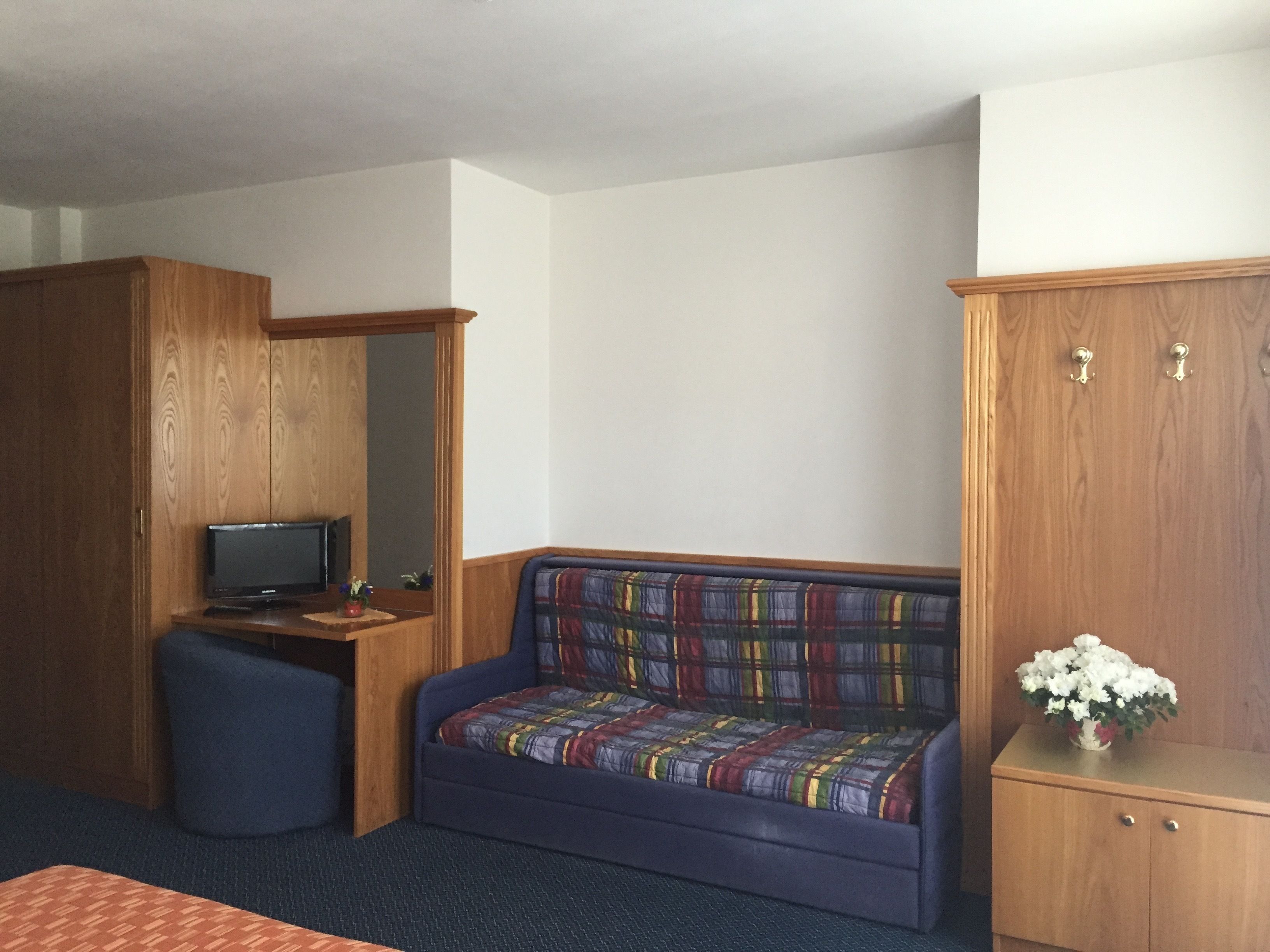 single room | in-room safe, free wifi, bed sheets