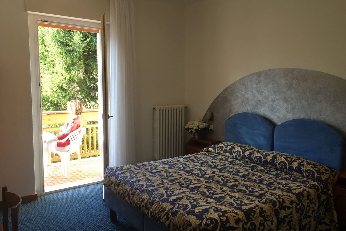 double or twin room | in-room safe, free wifi, bed sheets