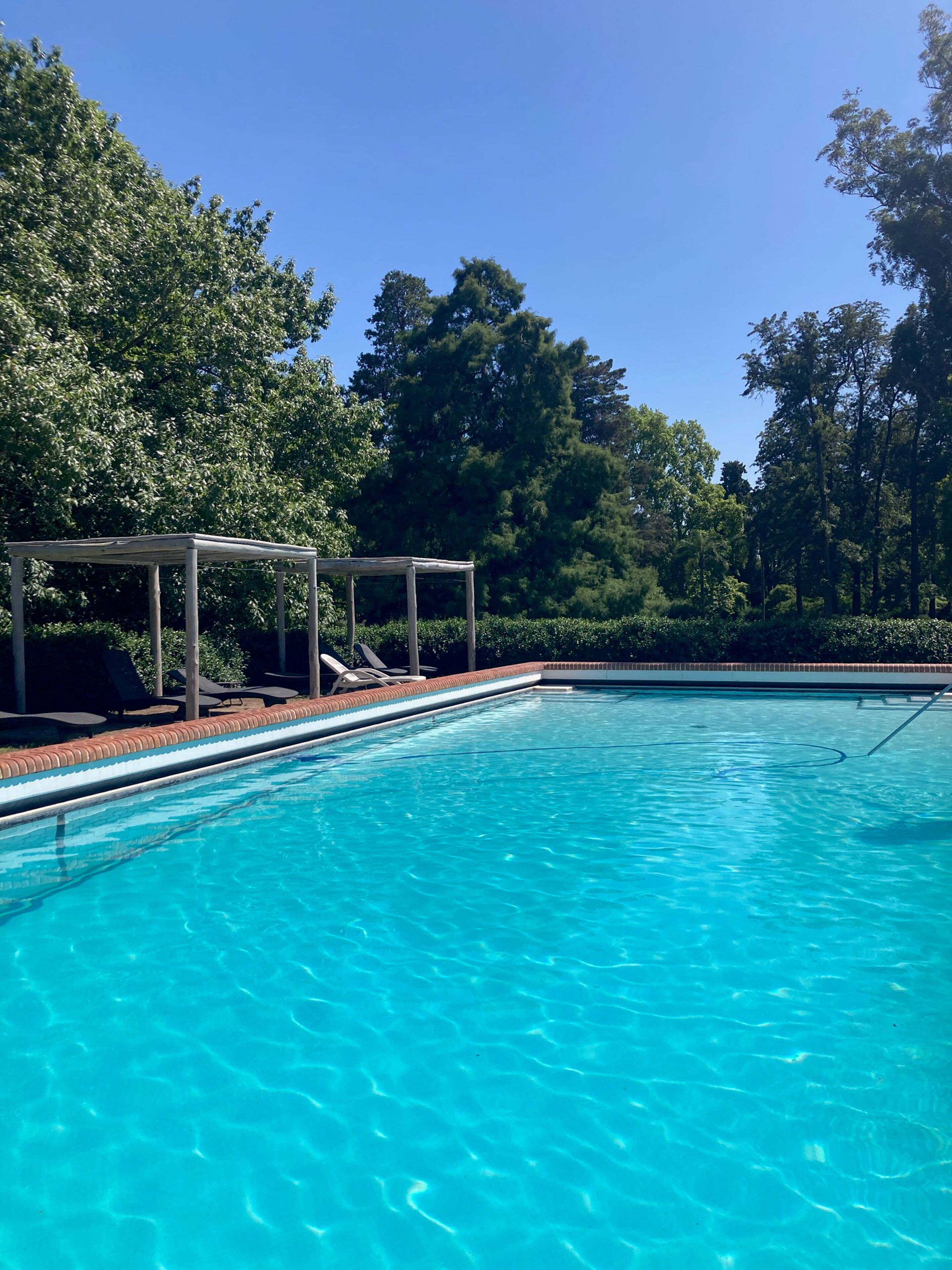 2 Außenpools, geöffnet von 08:00 Uhr bis 20:00 Uhr, Cabañas (kostenlos)