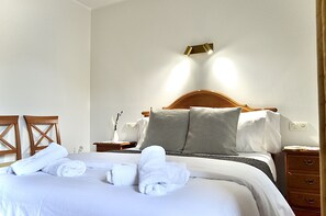 Double or Twin Room | Blackout drapes, rollaway beds, free WiFi, bed sheets - Casa Marian (Parres)