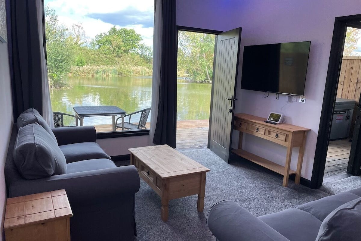 Egyptian cotton sheets, premium bedding, pillow-top beds, minibar