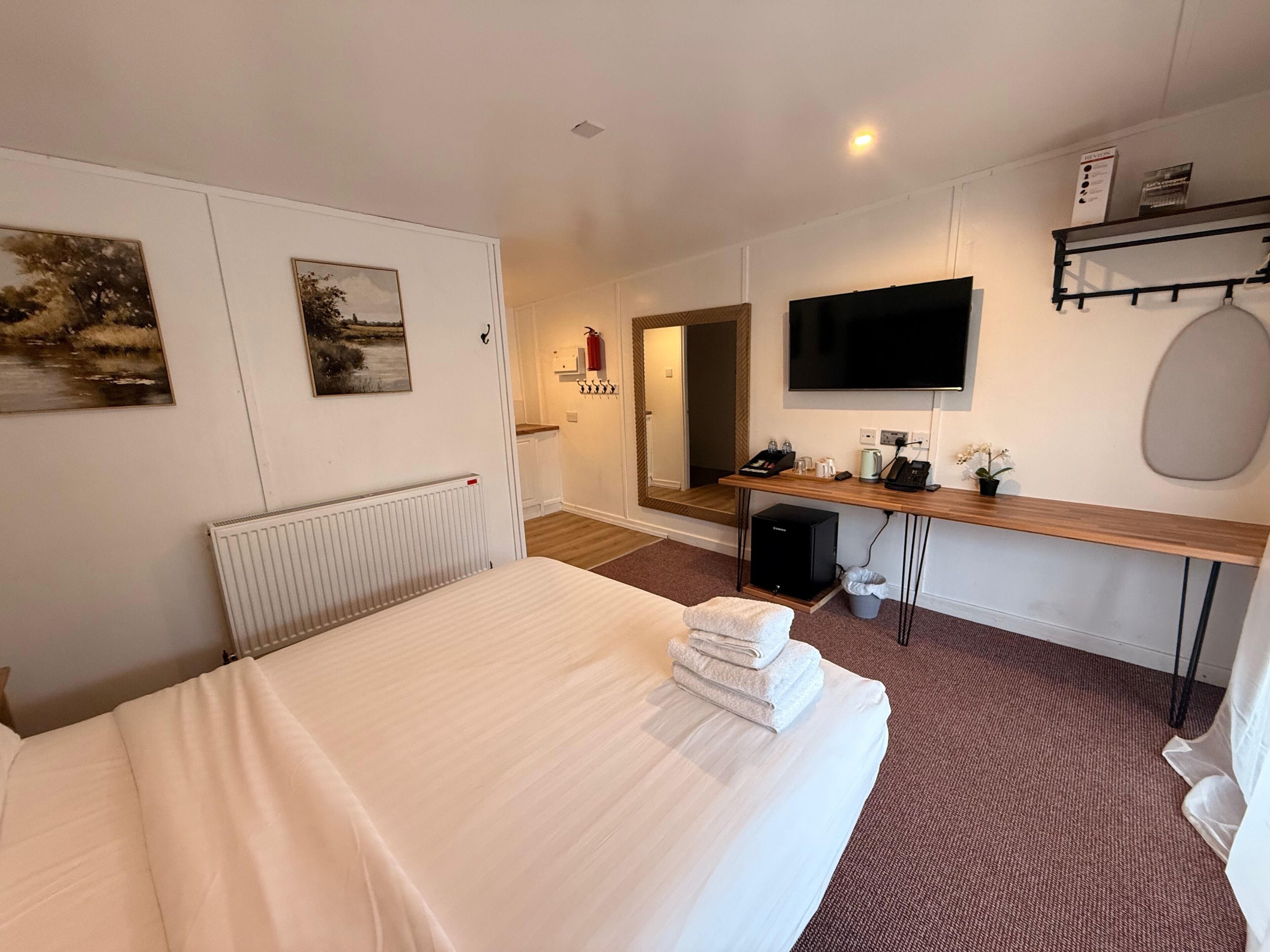 Standard King Room | Sábanas de algodón egipcio y ropa de cama de alta calidad 