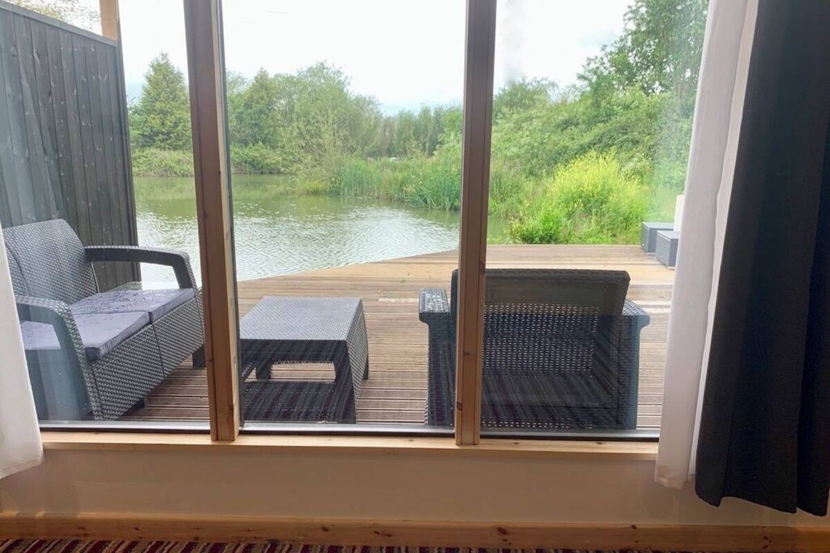 Egyptian cotton sheets, premium bedding, pillow-top beds, minibar