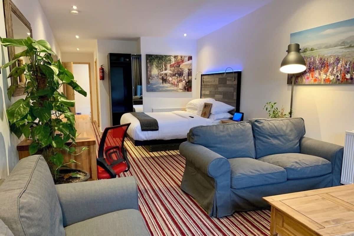 Habitación Premium, 1 cama King size, hidromasaje, vista al lago | Sábanas de algodón egipcio y ropa de cama de alta calidad