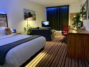 Egyptian cotton sheets, premium bedding, pillow-top beds, minibar - The Waterfront Lodges (Bedworth)