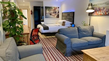 Premium Room, 1 King Bed, Balcony, Lake View