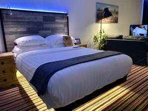 Egyptian cotton sheets, premium bedding, pillow-top beds, minibar - The Waterfront Lodges (Bedworth)