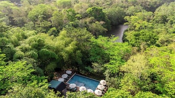 Outdoor pool, sun loungers