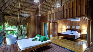 Premier Tree House | Living area