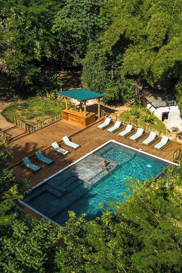 Außenpool, Liegestühle