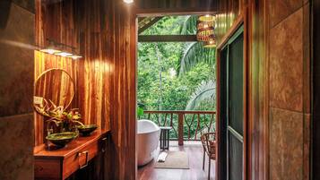 Signature Tree House | Bathroom | Separate tub and shower, free toiletries, bathrobes, towels