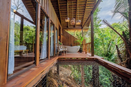 Signature Tree House | Terrace/patio