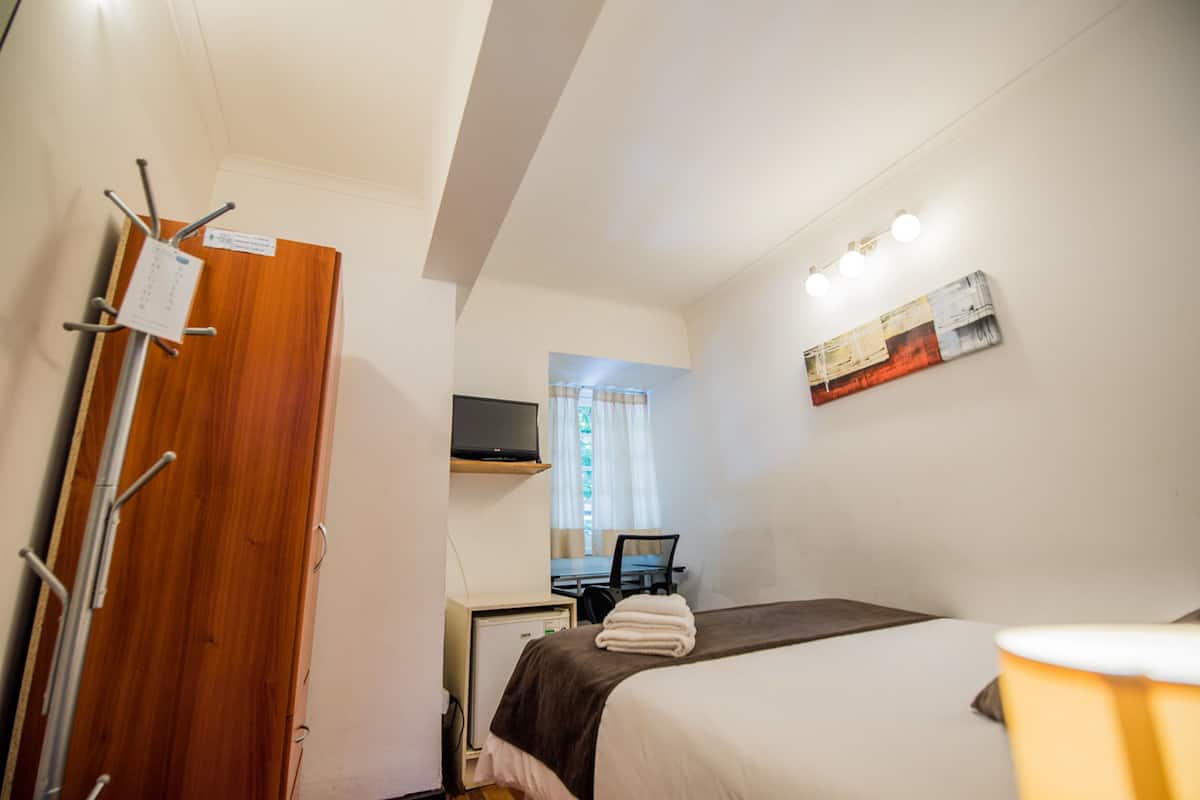 Double Room with Private External Bathroom | Minibar, una cassaforte in camera, insonorizzazione, Wi-Fi gratuito