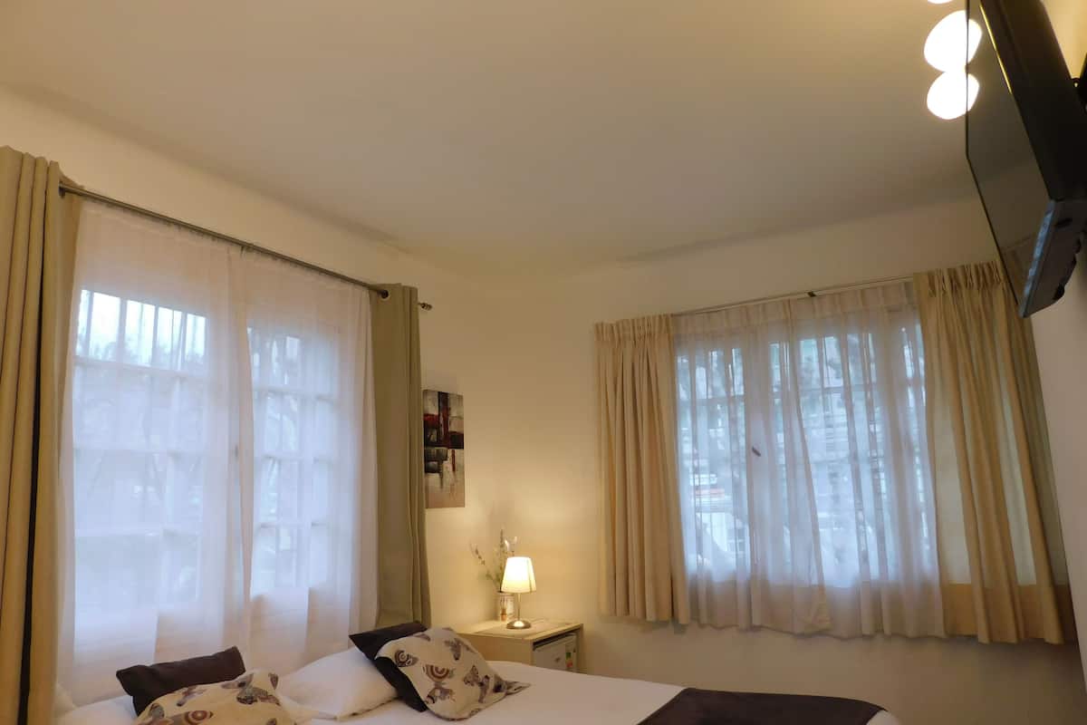 Double Room, Bathroom In Suite | Minibar, in-room safe, soundproofing, free WiFi