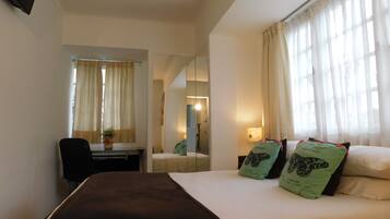 Double Room, Bathroom In Suite | Minibar, in-room safe, soundproofing, free WiFi
