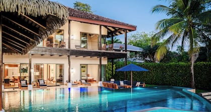 Perfect Family Retreat with the best Sunset views: Luxury Beachfront house w/ Pool & Heated Jacuzzi