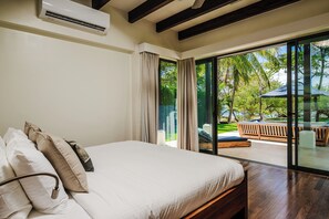 7 habitaciones, tabla de planchar con plancha y cuna de viaje 