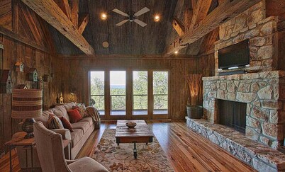 Romantic Luxury Cabin! Has it all Hot tub, Fireplace, Gorgeous Views!!!