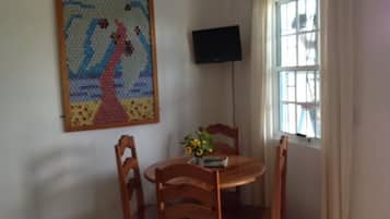 Căn hộ Tiêu chuẩn, 1 giường cỡ queen, không hút thuốc | Khu vực ăn uống tại phòng