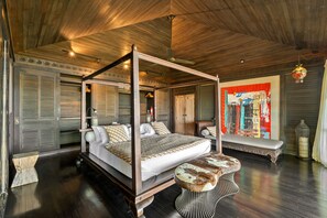 8 bedrooms, WiFi, bed sheets