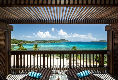 Sapphire Beachfront Renovated Villa 1200 SF! - Free Wi-Fi, Generator