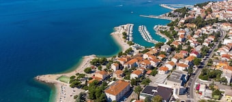 Stunning villa with A/C, WIFI, private pool, TV, terrace, pets allowed, panoramic view and park...