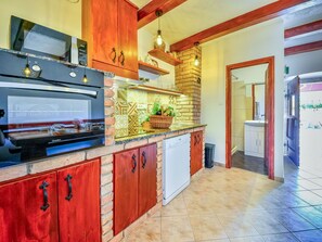 Microwave, oven, dishwasher - Beautiful villa with WIFI, A/C, private pool, TV, terrace, pets allowed and panoramic view (Senj)