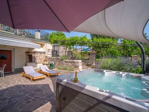 Terrace/patio - Beautiful villa with WIFI, A/C, private pool, TV, terrace, pets allowed and panoramic view (Senj)