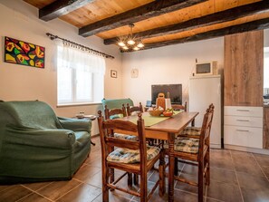 Dining - Stunning private villa with WIFI, private pool, A/C, TV, terrace, pets allowed and panoramic view (Buzet)