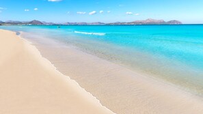 Beach nearby, sun loungers, beach towels