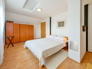 2 Schlafzimmer, Reisekinderbett, kostenloses WLAN
