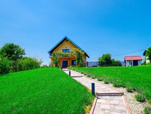 Exterior - Beautiful private villa for 6 people with WIFI, private pool, A/C, TV, terrace and panoramic view (Zagreb)