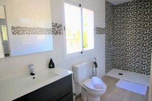 Shower, towels