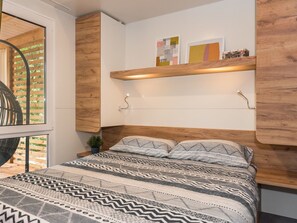 2 bedrooms, travel cot, free WiFi
