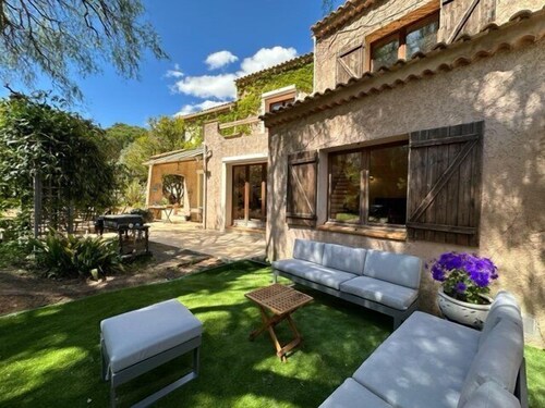 Swimmingpool, Klimaanlage, 3 Schlafzimmer, ideal für Urlaub und Entspannung