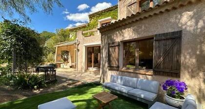 Swimmingpool, Klimaanlage, 3 Schlafzimmer, ideal für Urlaub und Entspannung