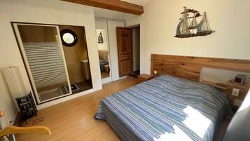 3 camere, ferro/asse da stiro, Wi-Fi gratuito