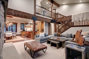 Televisión, chimenea, libros y estéreo 