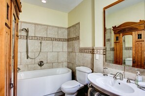 Baignoire, sĂšche-cheveux