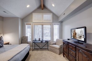 4 bedrooms, iron/ironing board, travel cot, WiFi