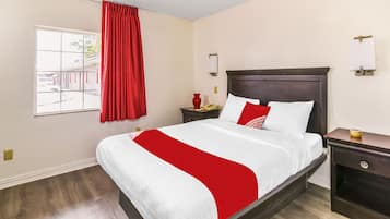 Minibar, bàn, bàn ủi/dụng cụ ủi quần áo