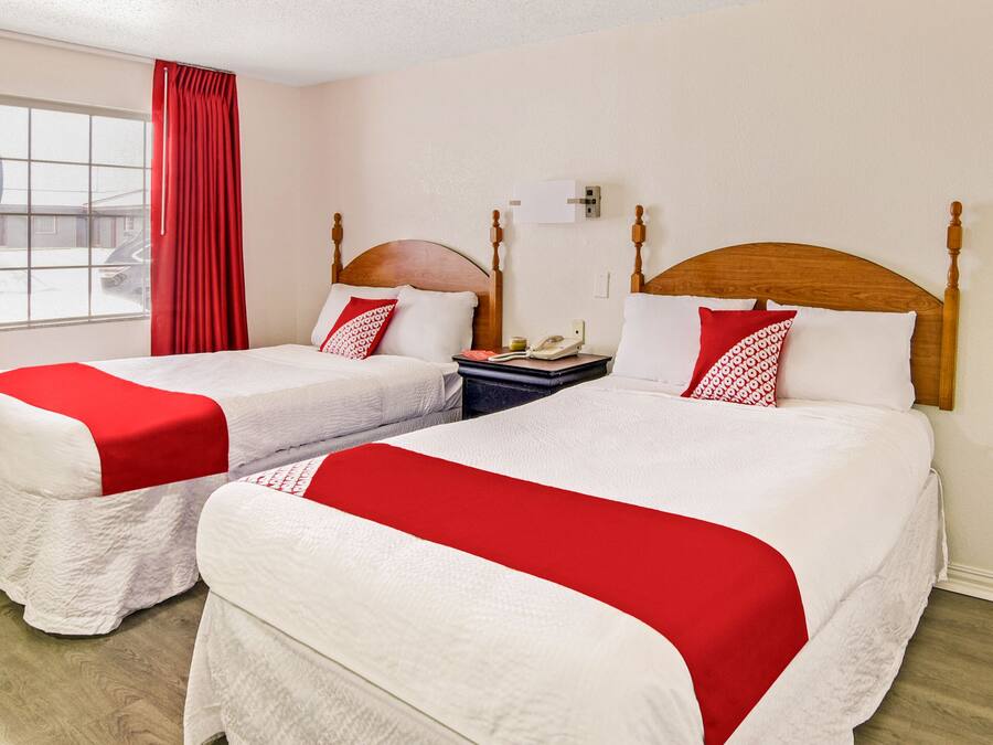 Minibar, escritorio, tabla de planchar con plancha y wifi gratis