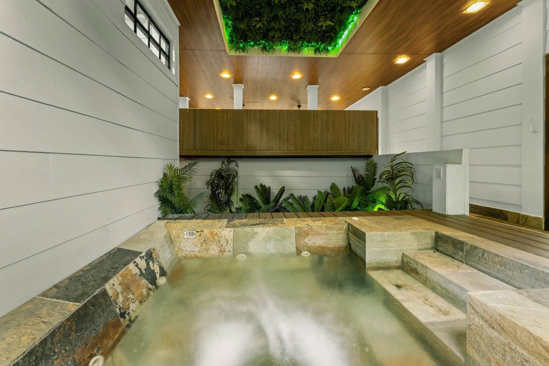 ファミリー ヴィラ 2 ベッドルーム スパ浴槽 | 高級寝具、セーフティボックス (室内)、客室ごとに異なる装飾、遮光カーテン