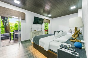 Habitación de lujo | Ropa de cama de alta calidad y caja de seguridad en la habitación 
