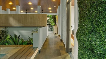 Vila Keluarga, 2 kamar tidur, hot tub | Seprai premium, brankas, dan tirai kedap cahaya