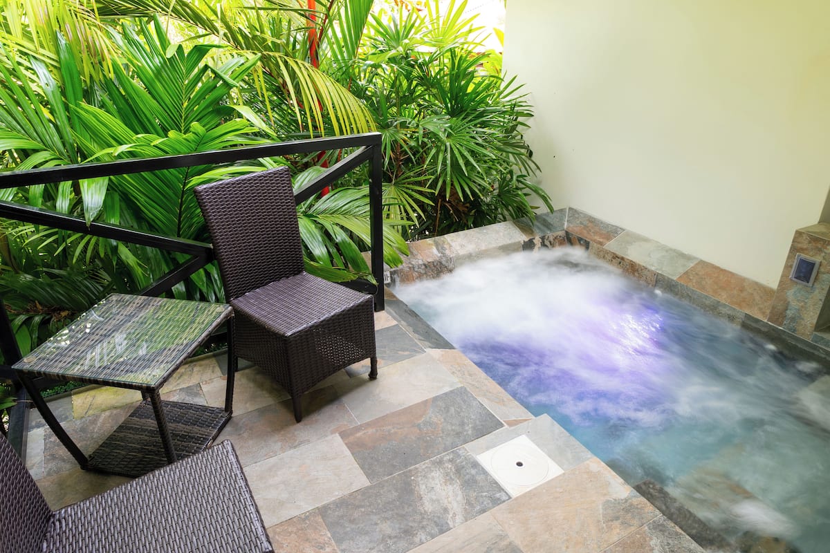 Luxe beddengoed, een kluis op de kamer, individueel gedecoreerd