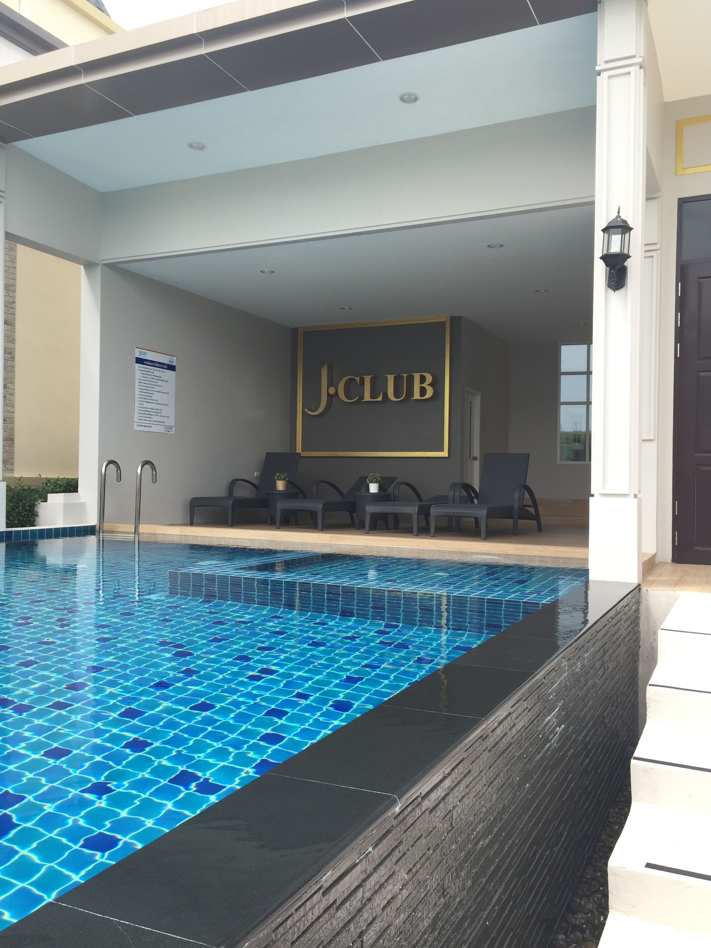 Children’s play area – outdoor