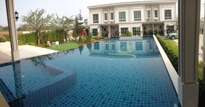 Outdoor pool - Private House in Sriracha (Si Racha)