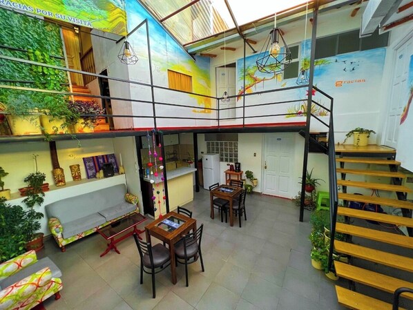 Télévision à écran plat de 20 pouces avec chaînes par câble, télévision