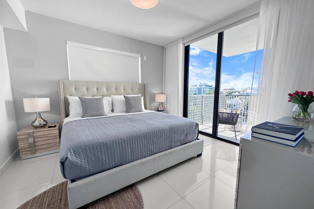 Penthouse - One Bedroom Apartment w/Kitchen and Balcony | Premium bedding, in-room safe, desk, laptop workspace